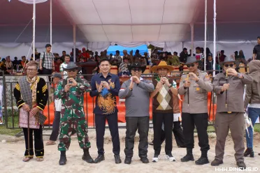 Wali Kota Padang Panjang Hendri Arnis bersama unsur...