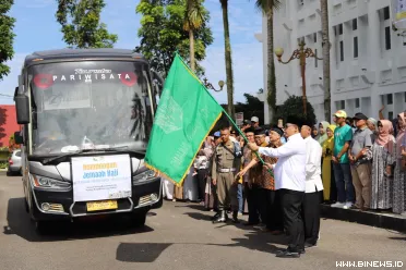 Wali Kota, Hendri Arnis lepas keberangkatan 19 Jemaah Haji...