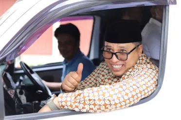 Wako Hendri Arnis Naik Angkot, Satu Hari untuk Rakyat,...
