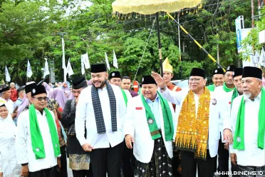 Wali Kota Padang, Fadly Amran, menghadiri prosesi...