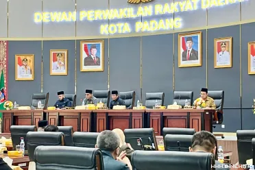 Rapat Paripurna Penyampaian tiga Rancangan Peraturan Daerah...