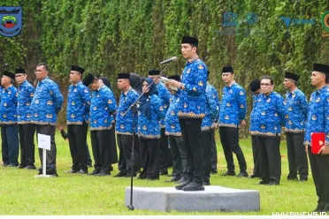Wali Kota Sawahlunto, Riyanda Putra, memimpin upacara...