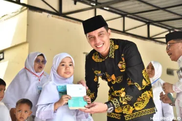 Wali Kota Sawahlunto, Riyanda Putra, secara resmi membuka...