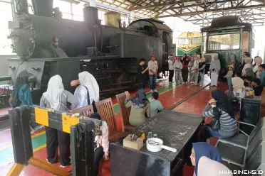 PT Kereta Api Indonesia (Persero) Divisi Regional II...