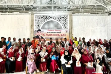Ketua DPRD Kota Padang, Muharlion, menggelar kegiatan reses...