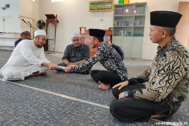 Wakil Wali Kota, Allex Saputra salurkan zakat kepada dua...