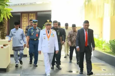 Wakil Wali Kota Padang Maigus Nasir bertindak sebagai...