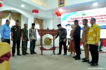 Dibukanya secara resmi kegiatan Pembekalan Koperasi...