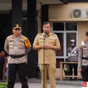 Bupati Dharmasraya, Sutan Riska Tuanku Kerajaan, menghadiri...