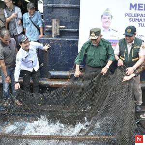 Gubernur Sumatera Barat (Sumbar) Mahyeldi Ansharullah...